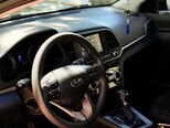 Hyundai Elantra-13
