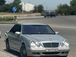 Mercedes E 220-1
