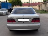 Mercedes E 240-7