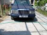 Mercedes 230 E-1