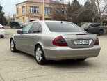 Mercedes E 220-11