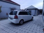 Opel Zafira-5