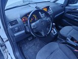 Opel Zafira-11