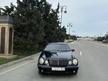 Mercedes E 220-1