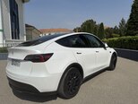 Tesla Model Y-18