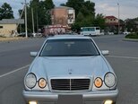 Mercedes E 240-1