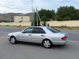 Mercedes E 240-5