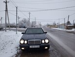 Mercedes E 230-1