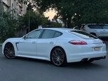 Porsche Panamera 4-10