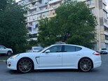 Porsche Panamera 4-9
