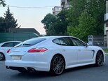 Porsche Panamera 4-8
