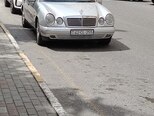 Mercedes E 240-1