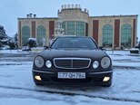 Mercedes E 240-1