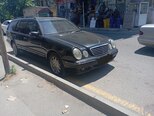 Mercedes E 270-4