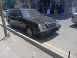 Mercedes E 270-1