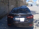 Hyundai Elantra-3