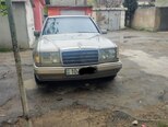 Mercedes 230 E-1