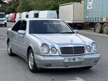 Mercedes E 240-1