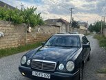 Mercedes E 240-1