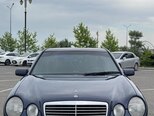 Mercedes E 240-1