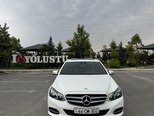 Mercedes E 220-11