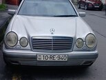 Mercedes E 240-1