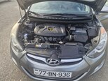 Hyundai Elantra-13