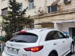 Infiniti QX70-2