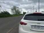 Infiniti QX70-3