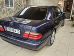 Mercedes E 240-11