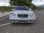 Mercedes E 240-1