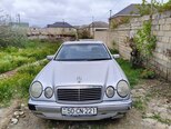 Mercedes E 240-1