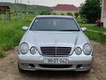 Mercedes E 220-1