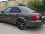 Mercedes E 220-13