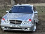 Mercedes E 240-1