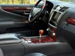 Lexus LS 600h-4