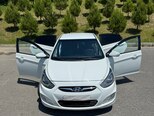 Hyundai Accent-15