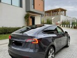 Tesla Model Y-4