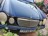 Mercedes E 270-1
