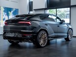 Lamborghini Urus SE-6
