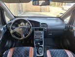 Opel Zafira-9