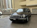 Mercedes E 220-1