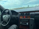 Mercedes E 220-12