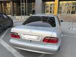 Mercedes E 270-9