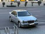 Mercedes E 270-8