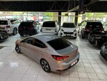 Hyundai Elantra-12