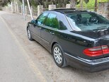 Mercedes E 240-17