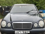 Mercedes E 240-1