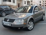 Volkswagen Passat-1