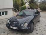 Mercedes E 270-1